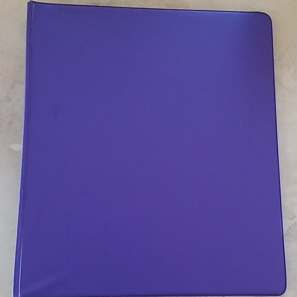 Avery Purple 3 ring binder nwot